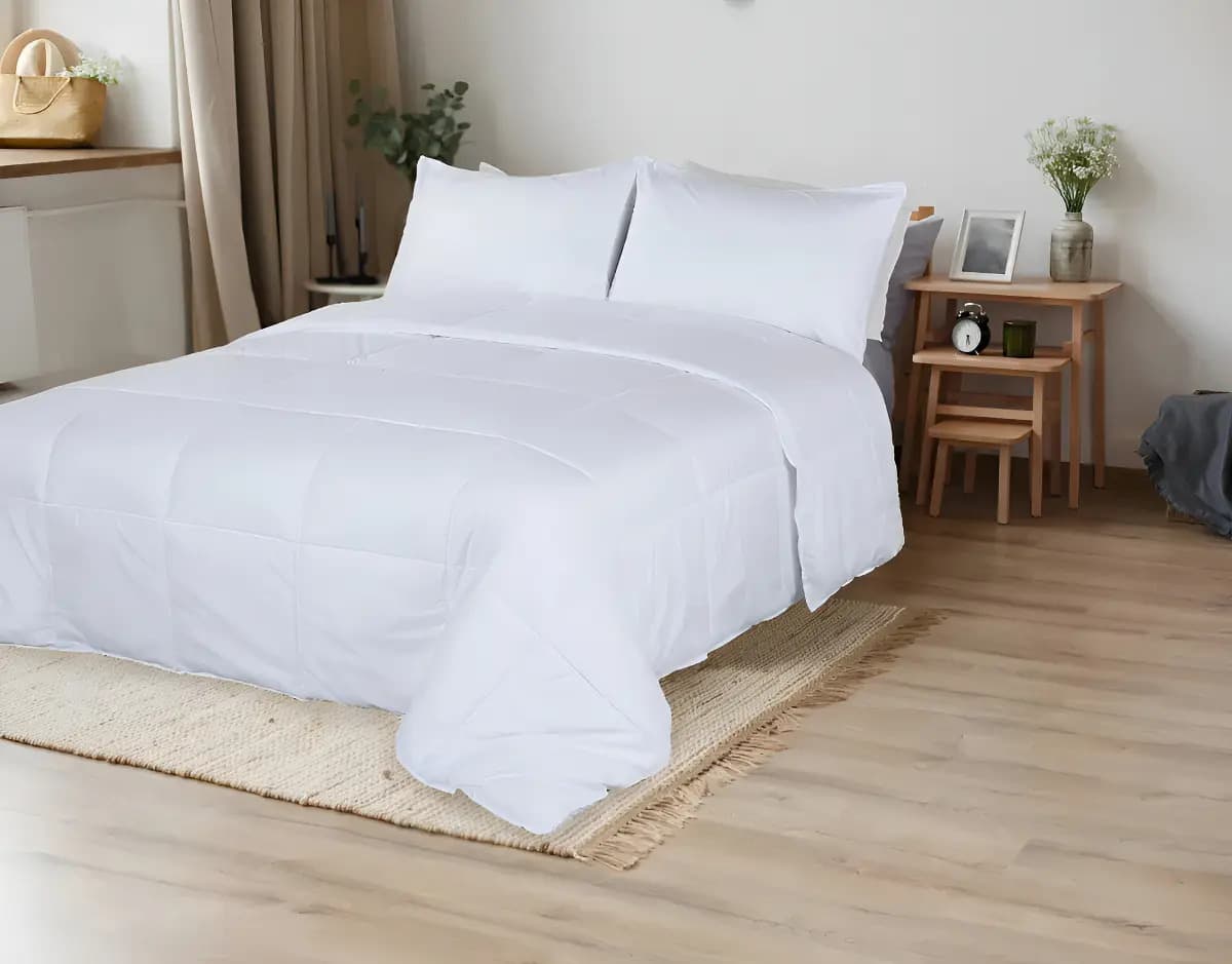 Acolchado Reversible Simil Plumon Kavanagh 1 1/2 Plaza Color Blanco