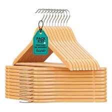 Percha De Madera Lustrada 1° Calidad Premium Para Todo Tipo De Prendas Pack De 25 Unidades Color Natural Gancho Metalico Giratorio Anatomica Marrón Claro