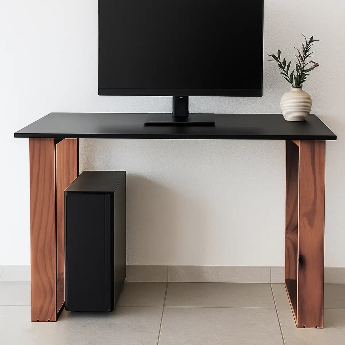 Escritorio Moderno Chico Para Oficina Con Tapa Melamina Negra Y Patas Rectangulares Madera Color Cedro