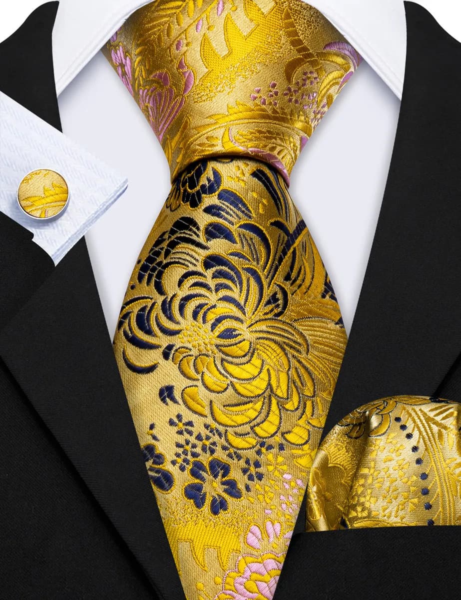 Corbata Hombre Seda Set Con Pañuelo Y Gemelos Ideal Color Dorado Detalles Negros Diseño De La Tela Floreado