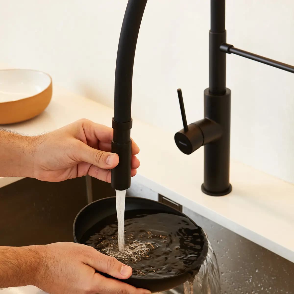Griferia Peirano Hoop Monocomando Cocina Black Premium Acabado Cepillado Color Negro