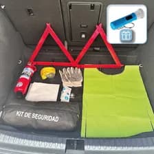 Kit Reglamentario De Seguridad Vehicular 8 En 1 Con Matafuego Flaco 1 Kg Balizas Botiquín Chaleco Manta Bolso Apto Vtv + Linterna De Regalo